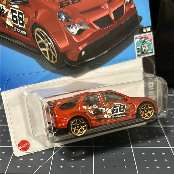 Red Pontiac Aztek Custom Hot Wheels - Picture 5 of 5